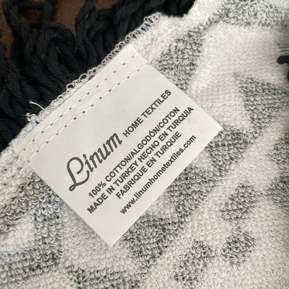 🔴SOLD-Linum Home Textiles Table Cloth - Picture 8 of 8